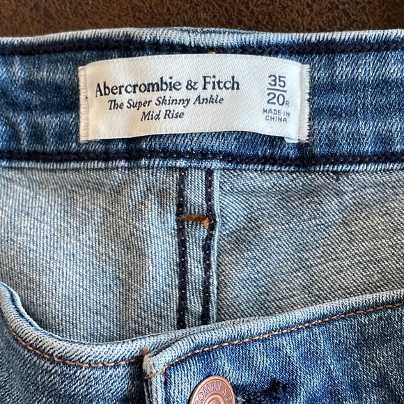 Abercrombie and Fitch The Super Skinny Ankle Mid Rise / Size 35. - Picture 4 of 5